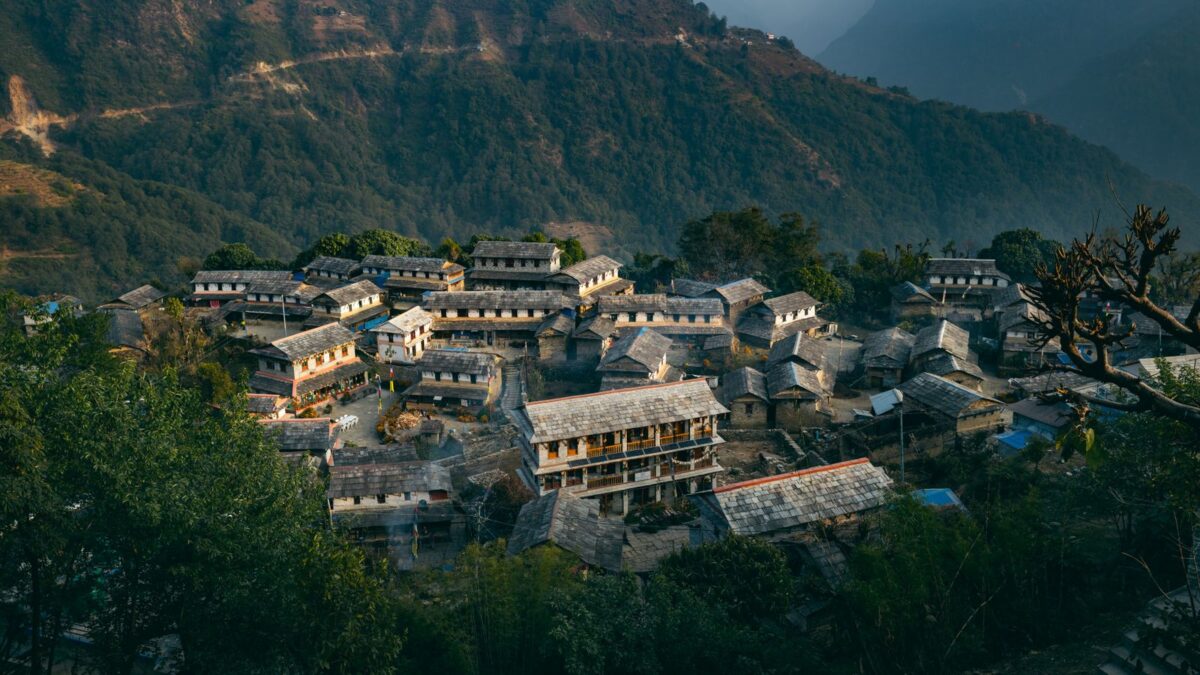Nepal: o colapso de uma geleira, não um terremoto, matou mais de 100 pessoas na fronteira com a China