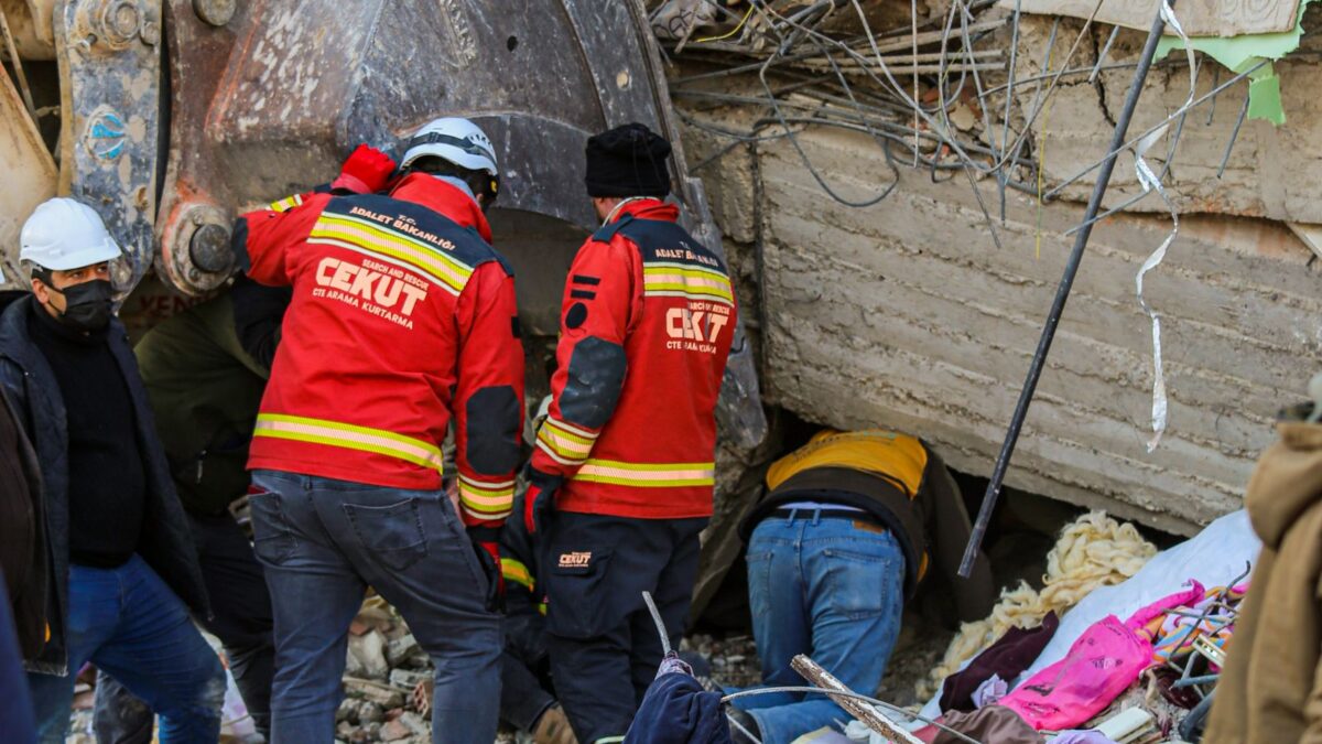 Indonésia decreta 14 dias de emergência em Flores — e o número de mortos ainda sobe