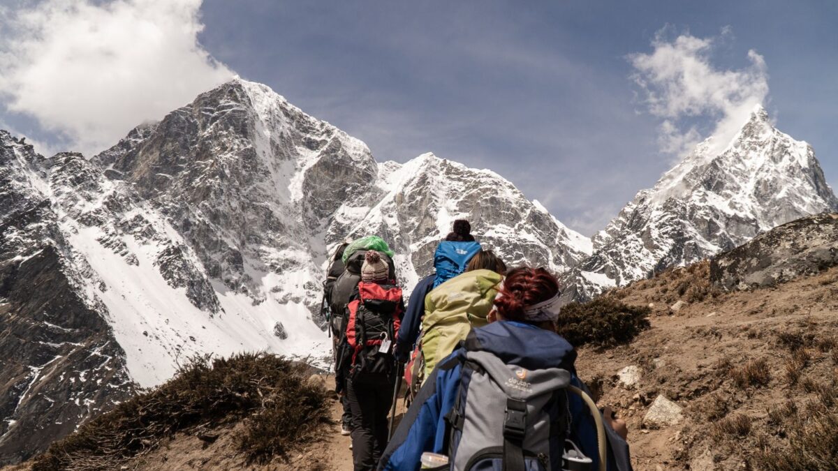 Mais de 300 estrangeiros — indianos, americanos, britânicos, canadenses, australianos — somem na correnteza do Nepal