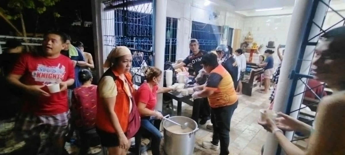 Ajuda para vítimas de enchente em Davao City, Filipinas