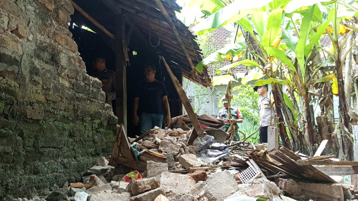“Não foi resultado direto do terremoto”: a morte que o chefe da defesa civil de Pacitan fez questão de explicar