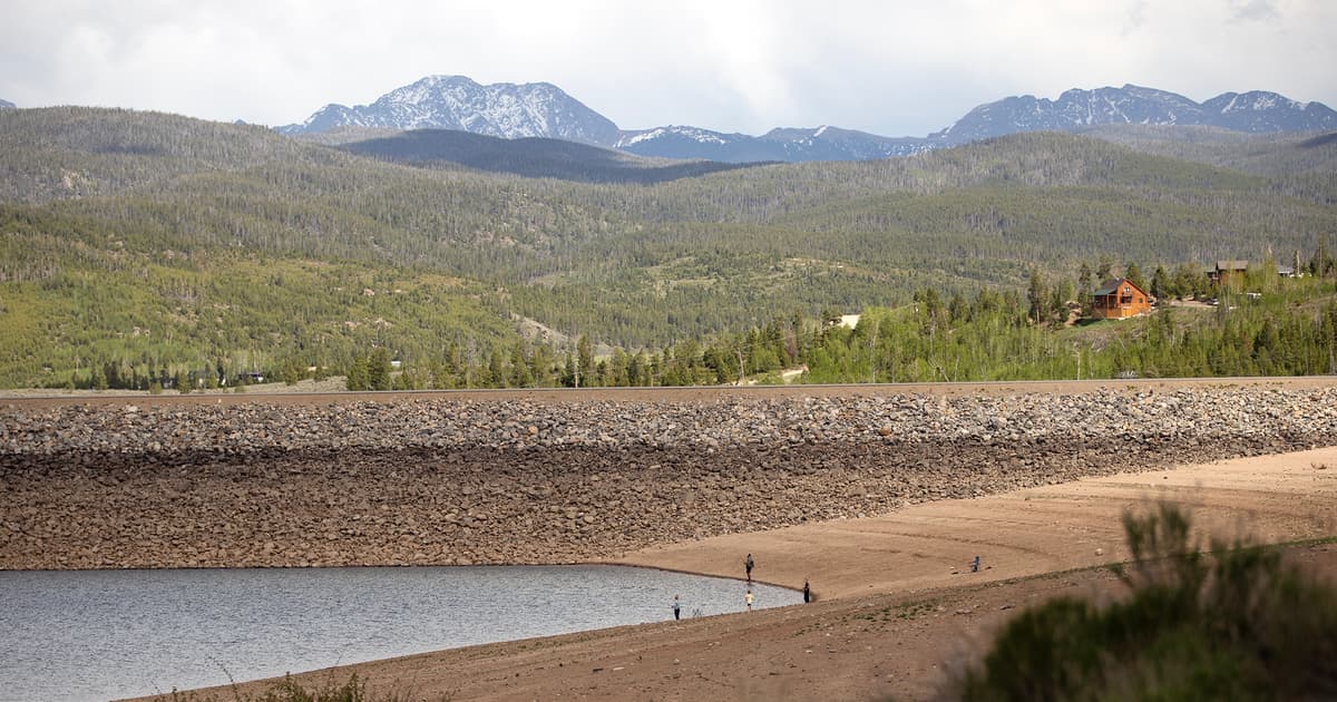 Lago Granby com nível de água abaixo do normal, Colorado, EUA