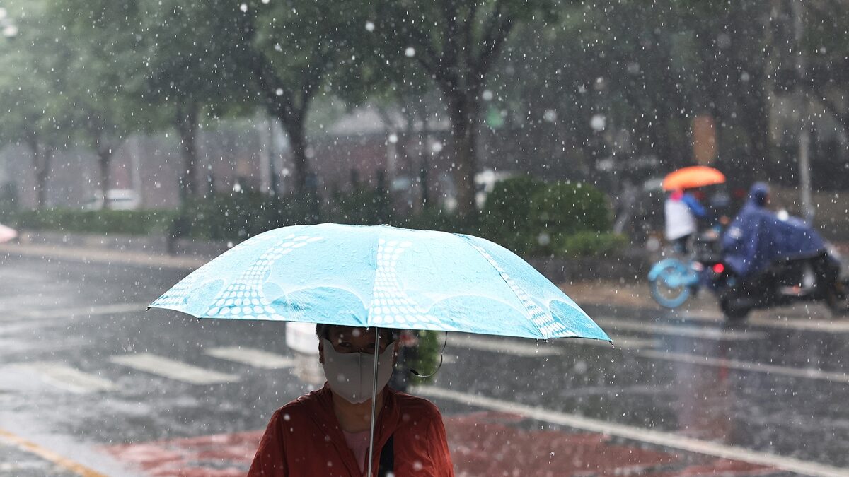 Pequim evacua 95.657 pessoas com o primeiro alerta laranja da estação — antes do pico da chuva
