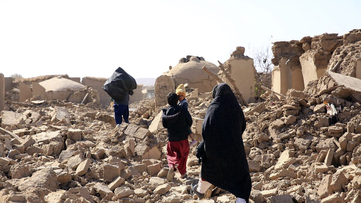 90% das vítimas eram mulheres e crianças: o padrão de mortalidade que o terremoto de Herat expôs no Afeganistão