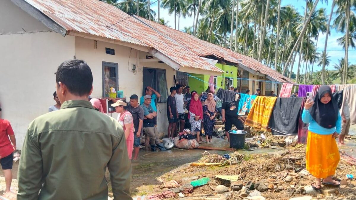 Mais de mil famílias afetadas por enchente e deslizamento em Gorontalo — e a escola virou abrigo