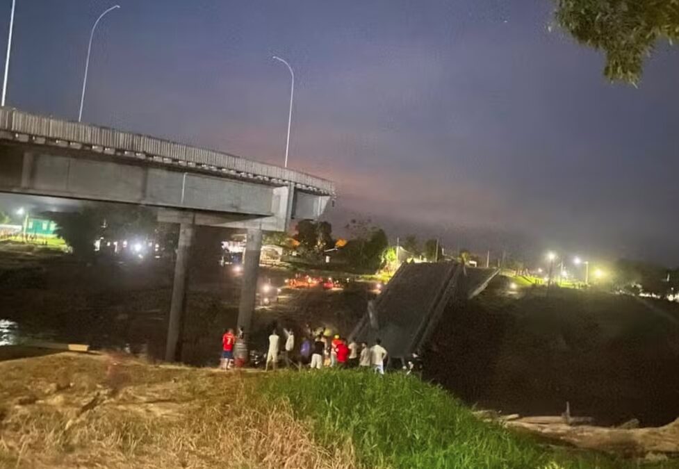 Ponte de R$ 36 milhões desaba um dia depois de ser interditada no Acre — governo processa construtora