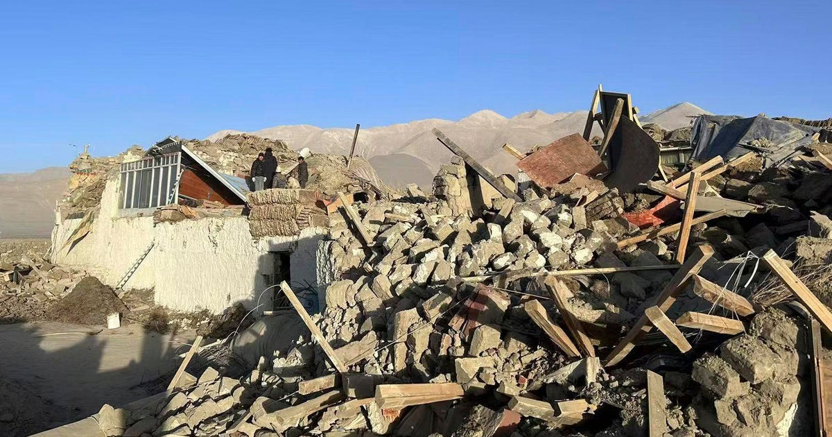 Rachadura na parede de uma casa atingida pelo terremoto no Tibete, em 7 de janeiro de 2025