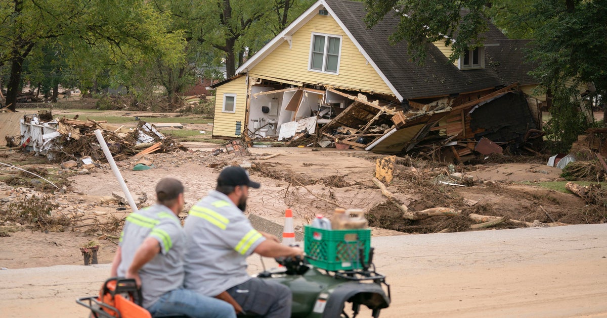 Destruição causada pelo furacão Helene em Old Fort, Carolina do Norte