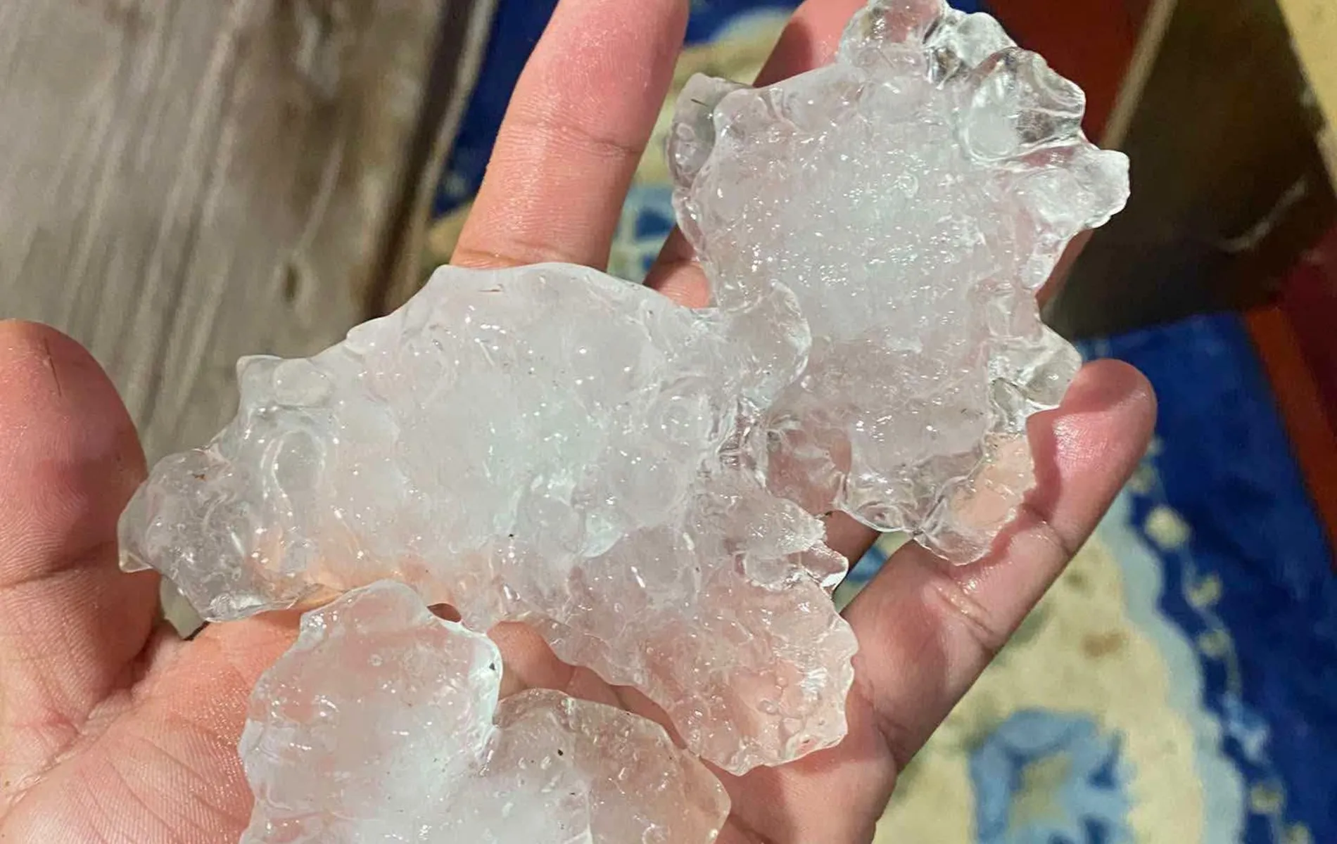Grandes pedras de granizo em Turvo, no Paraná