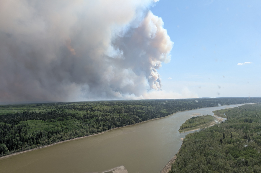 Incêndio florestal Lobstick, perto de Shellbrook, Saskatchewan, Canadá