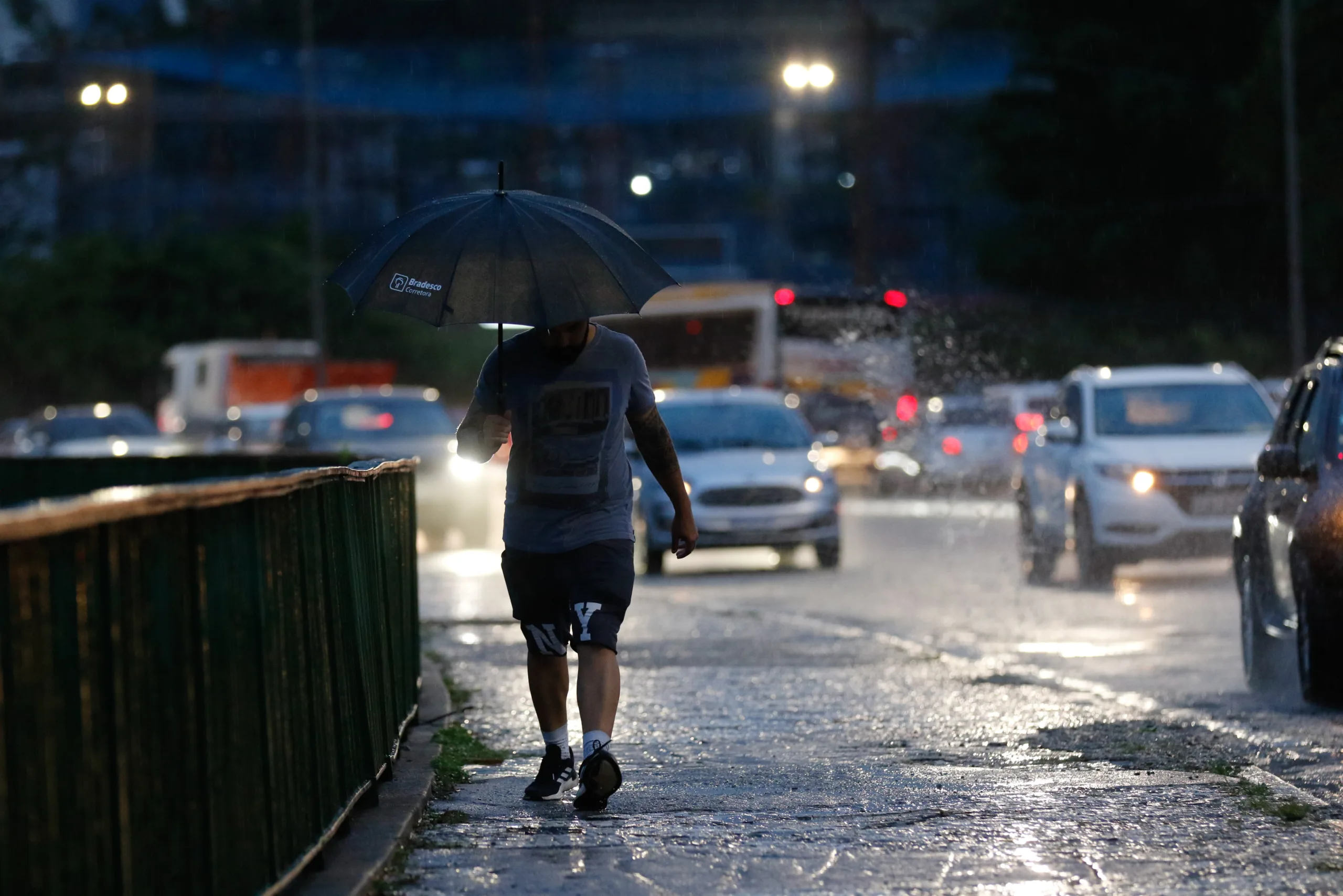 Frente fria traz ventos fortes e chuva variada ao Brasil