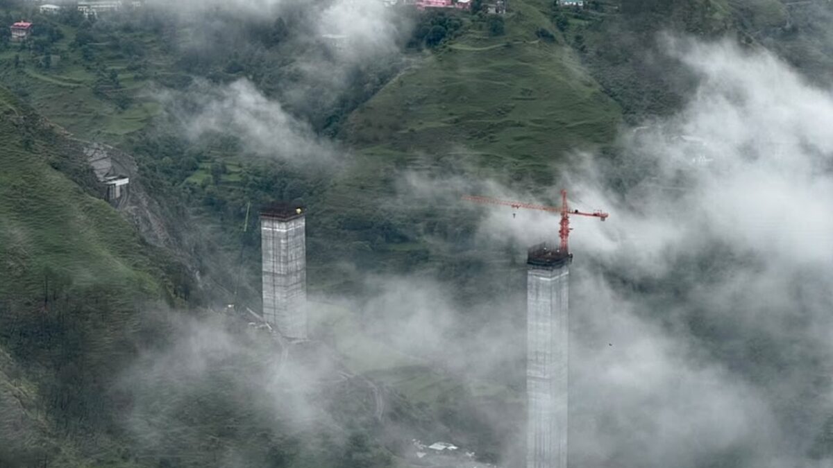 Três “cloudbursts” numa noite: Himachal Pradesh abre a monção com chuva 251% acima do normal