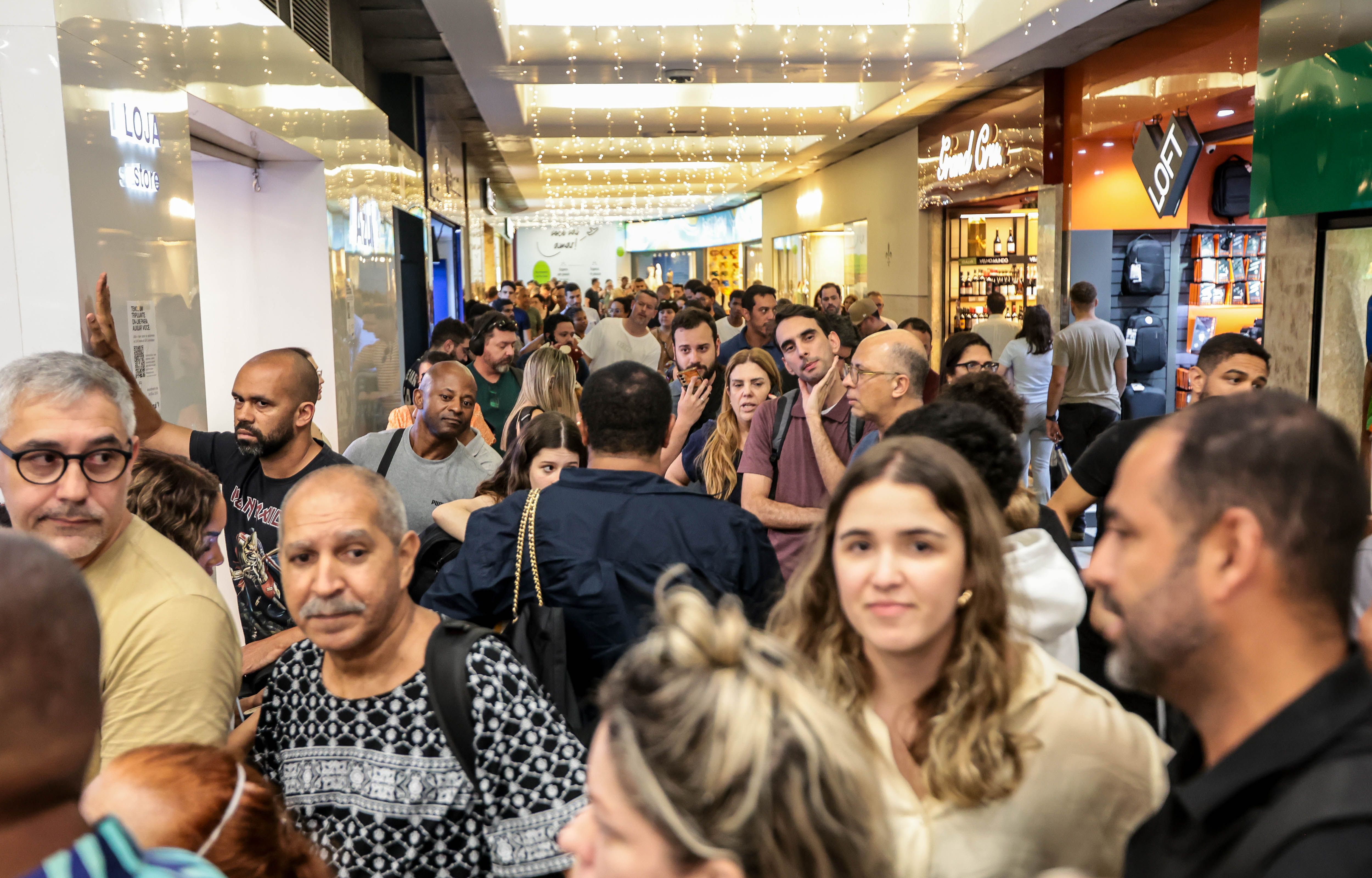 Aeroporto de Congonhas lotado após cancelamento de voos em São Paulo