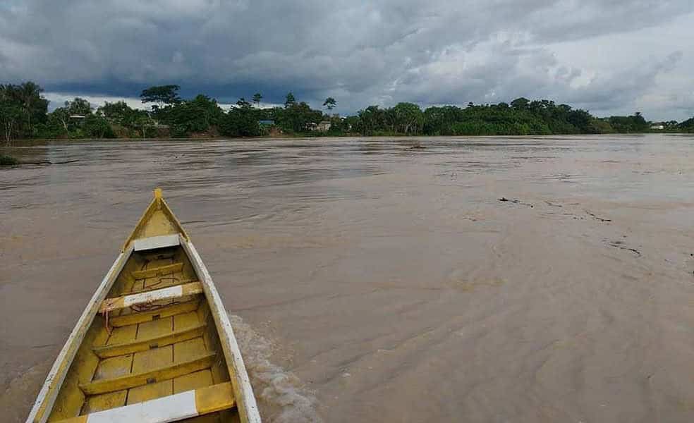 Enchente do Rio Iaco atinge bairro em Sena Madureira, Acre