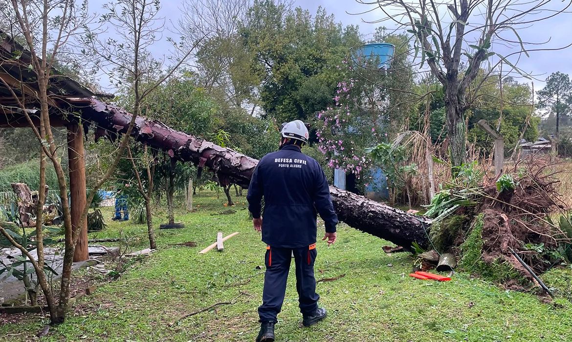Defesa Civil de Porto Alegre em apoio a Eldorado do Sul